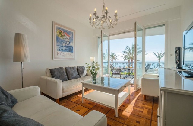 Apartment with spectacular sea view fronting the Promenade Des Anglais in Nice