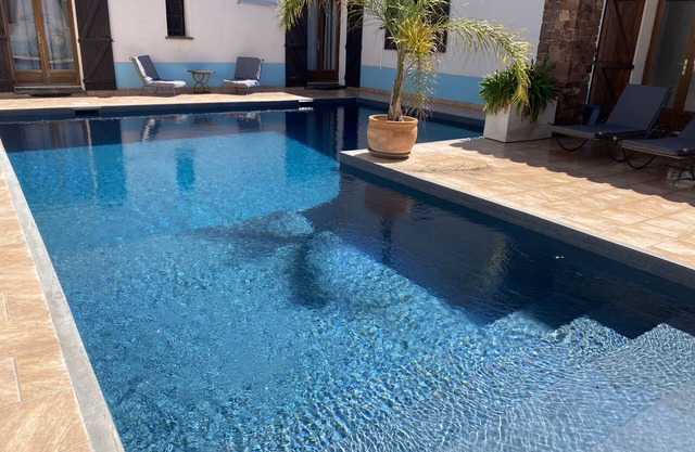 Apartment with swimming pool view