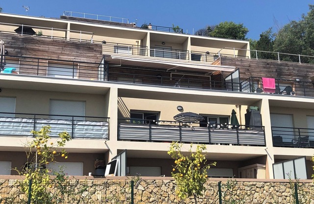 Apartment with terrace and mountain view 900 metres from the town center on foot