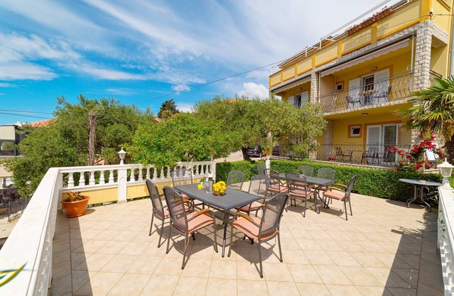 Apartments and rooms Slavko, (8115), Rab, hr
