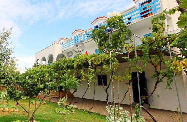 Apartments Jadranka, (15680), Sućuraj, Croatia