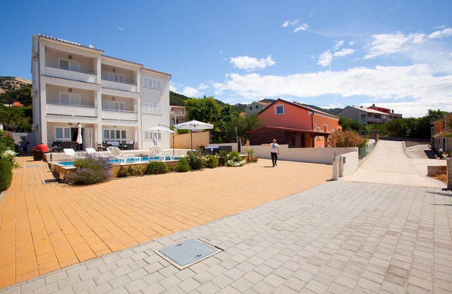 Apartments Marija, (12888), Banjol, hr
