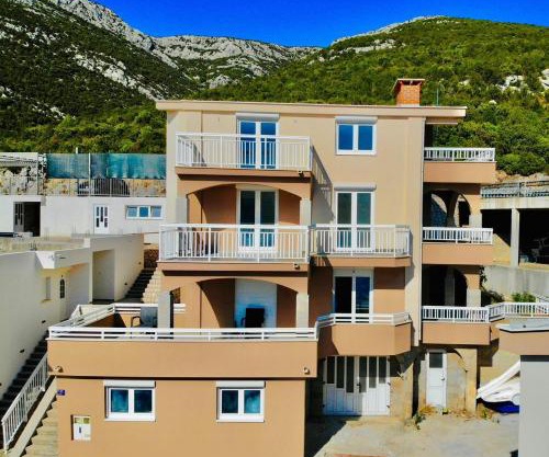 Apartments Ravlic