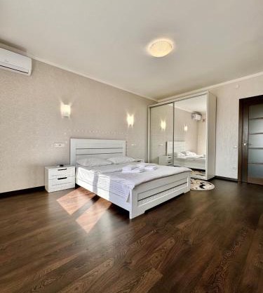 ApartPoltava СВІТЛІ просторі апартаменти 80м2 , 2-ОКРЕМІ кімнати, НОВОБУДОВА Центр ЧЕК банківський