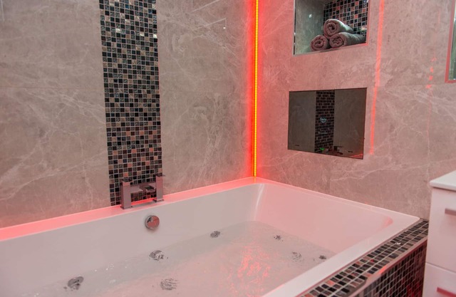 Aphrodite Suites The Opulance Hot Tub Spa Suite