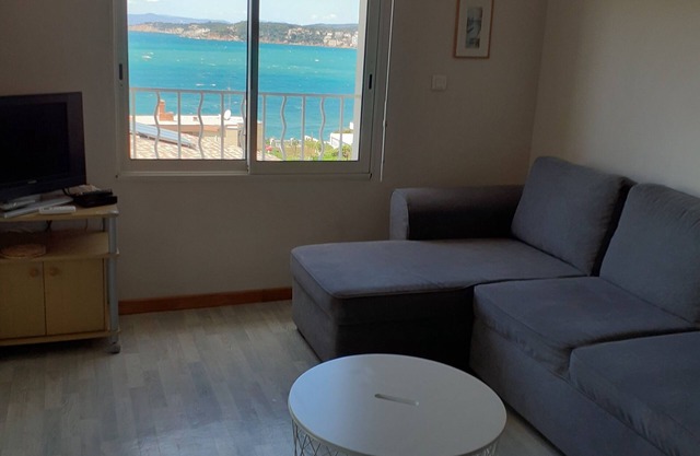 Appart. 2P Magnifique vue mer Six Fours Corniche Solviou