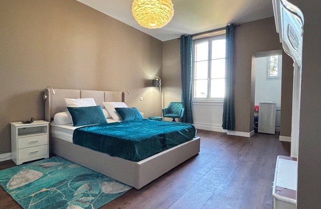 Appart 5, Beautiful air-conditioned apartment on 2nd floor of a fully renovated building