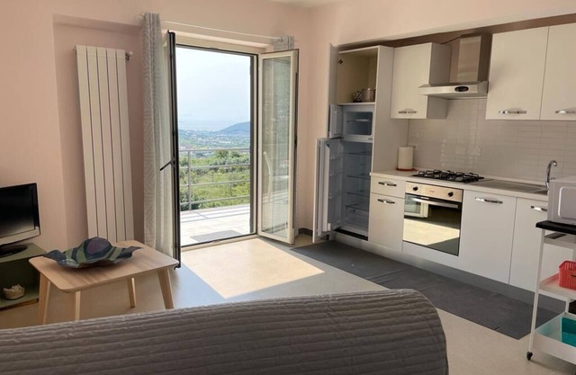 Appartamento Accogliente in Villa Panoramica Appena Ristrutturata