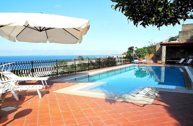 Appartamento Lindora A: A bright and elegant apartment that is part of a villa situated in a quiet location, a few minutes from the town center, with Free WI-FI.