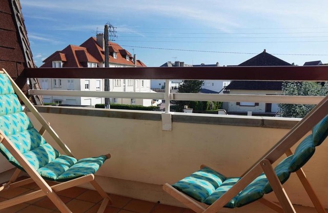 Appartement rénové 5 pers. avec parking, à 100m plage, centre Merville-Franceville, expo Sud - FR-1-465-71