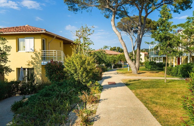 Appartement sur 2 étages pour 8 près de la plage
