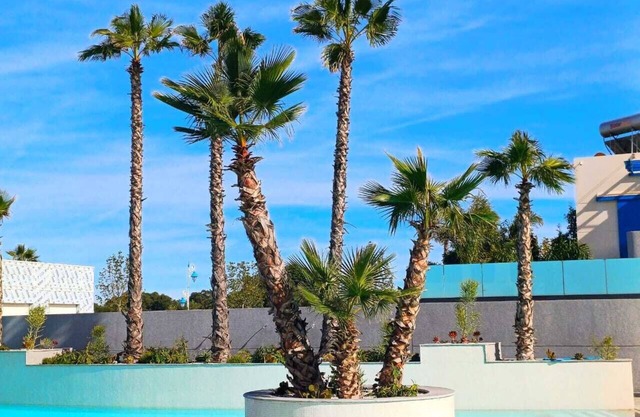 Appartement élégant avec piscine et emplacement distinctif .