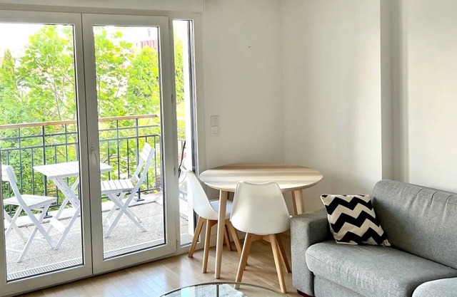 Appartement 2 Pièces Proche de La Défense, vue Tour Eiffel