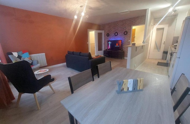 Appartement 5 personnes 52m2 avec Grand Salon et 1 chambre proche aéroport et gare