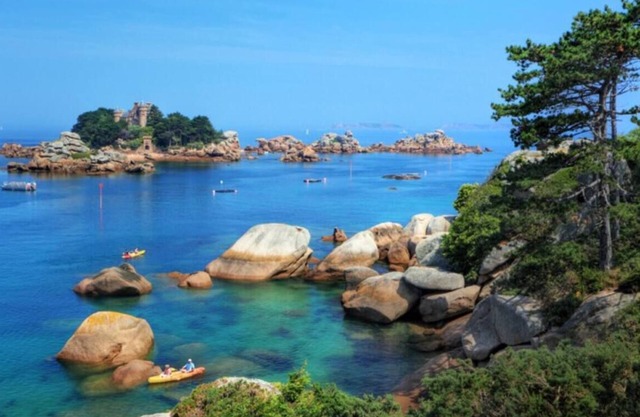 Appartement Avec Piscine et SPA Privatif sur la Côte de Granit Rose