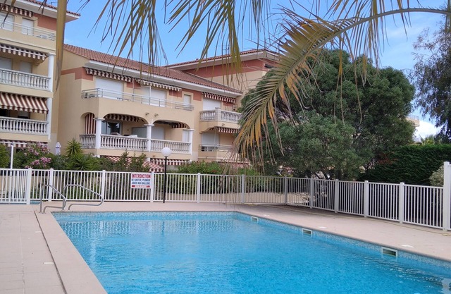 Appartement Avec une Grande Terrasse à 100 m de la Plage