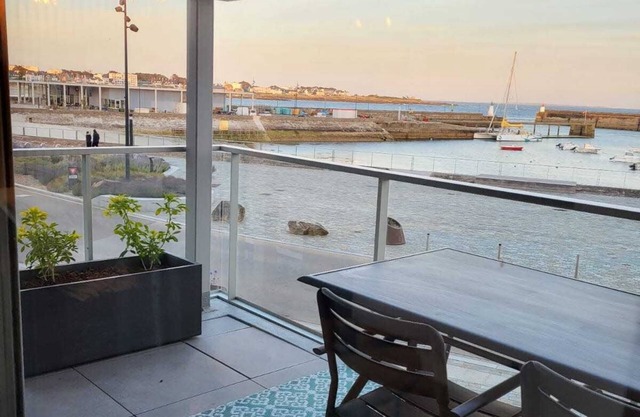 Appartement avec loggia vue mer port Maria