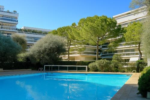 Appartement avec Piscine, Quartier calme proche centre et plages d'Antibes