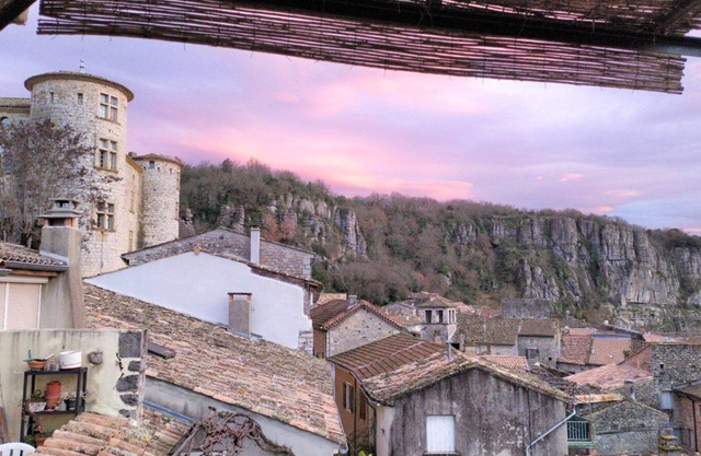 Appartement Avec Terrasse et vue Imprenable. La Plus Belle vue de Vogüé