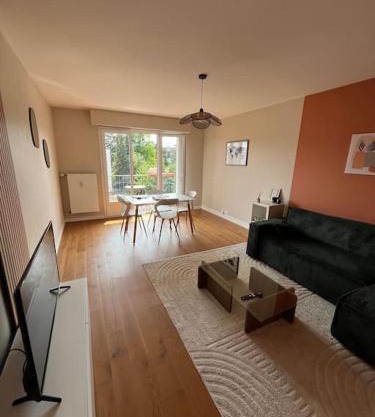 Appartement chaleureux, ensoleillé avec parking gratuit