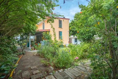 Appartement cosy au Carbet avec balcon et vue sur mer - 70 m²