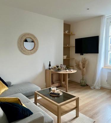Appartement COSY proche commerces et Naval Group