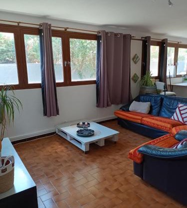 Appartement, jardin, piscine, à 15 minutes mer et Espagne
