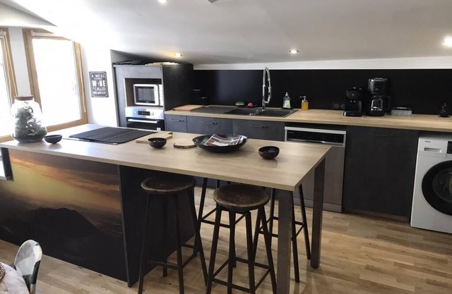 Appartement Rénové Lumineux au Cœur des Remparts