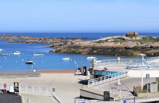 Appartement spacieux avec WIFI et parking à Trégastel, proche plage - FR-1-368-18