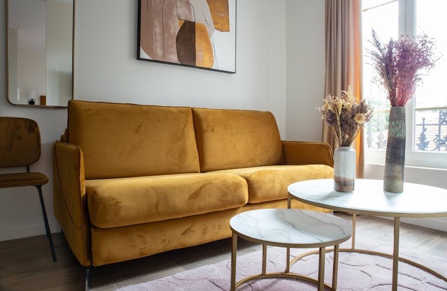 Appartement Supérieur: two-Bedroom with WiFi & AC Near Paris