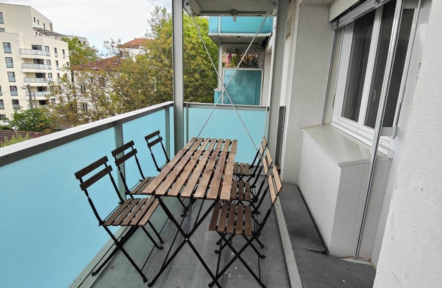 Appartement T4 Avec Balcon Proximité Immédiate Doua et Transports