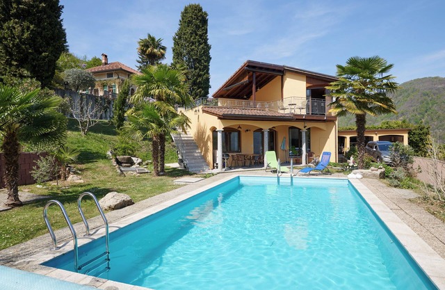 Appartment in Pura Ticinonfamily friendly nwith pool and big garden