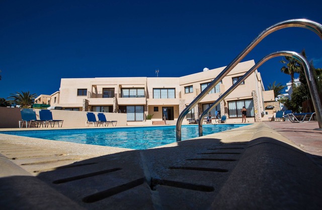 Apt. Anna, Modern 2BDR Ayia Napa Apt. with communal pool, Close to the Beach