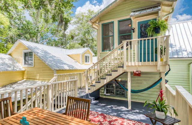 Apt C - Convenience, Luxury, Relaxation are Yours.