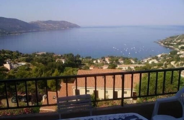 Apt has tiuccia bright, beautiful view of mountains and sea, tranquility rest