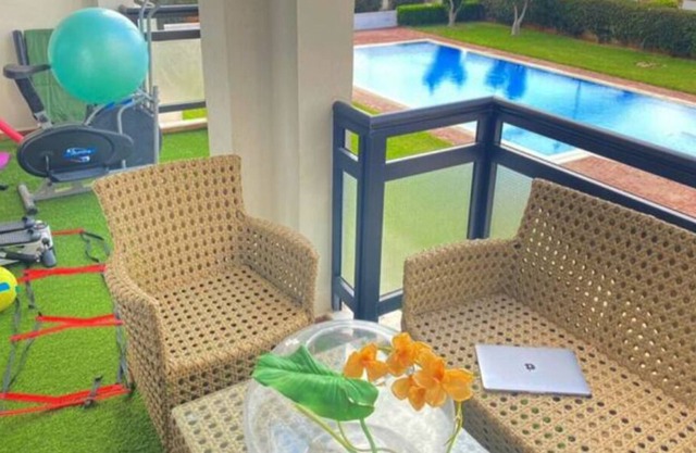 Apt in city centre with pool, 5 min walk to beach