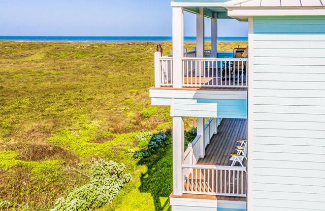 Aqua-Holics | Pet Friendly, Shared Pool, Gulf View