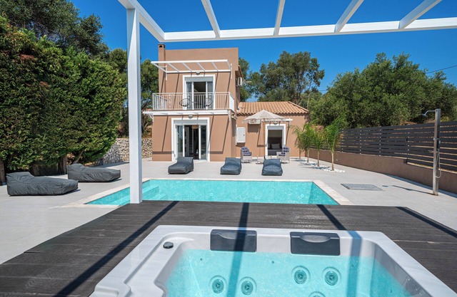 Aqua View Villa in "Pessada" 5min From Beach