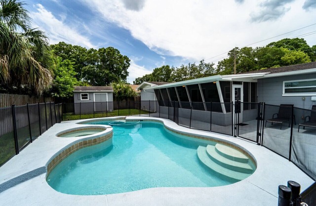 Aqua Villa – Charming 3BR/2BA Home, Private Pool, Lanai, & Smart Amenities