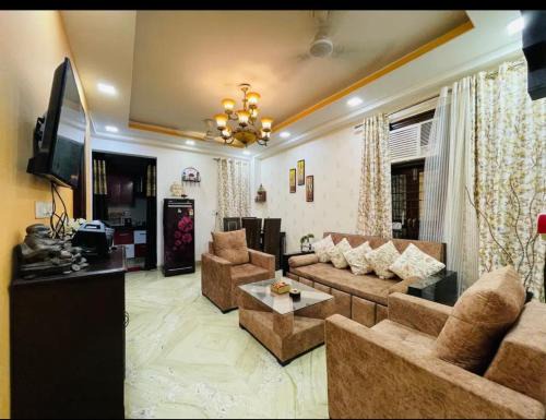 Aquila Home 2 BHK South Delhi Near Ashram Metro