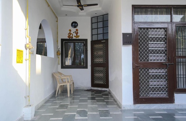 Aradhanas Home Stay Near Taj Mahal