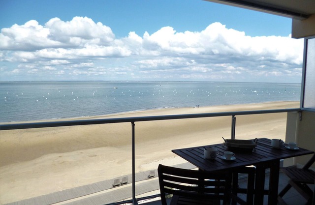 Arcachon - Renovated studio with large terrace, direct beach access, parking