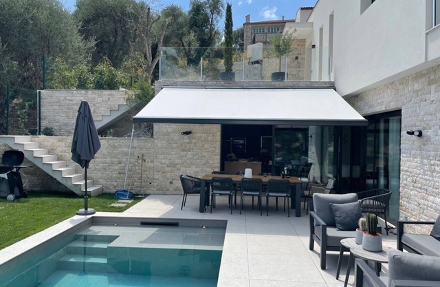 Architect-designed 9-room villa