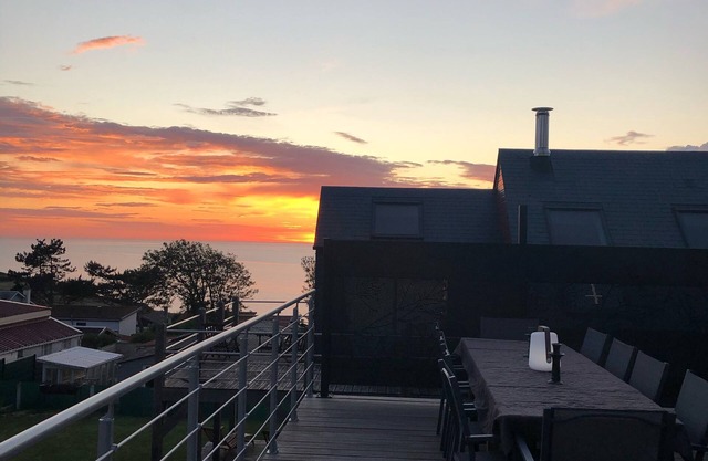 Architect-designed house with sea view and spa/jacuzzi, 4 Stars Furnished Tourism