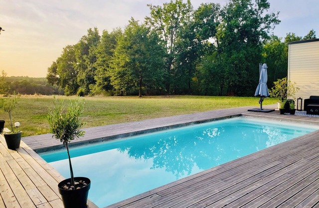 Architect-designed house with swimming pool 245m2