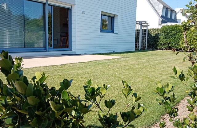 Architect-designed house 200m from the sea