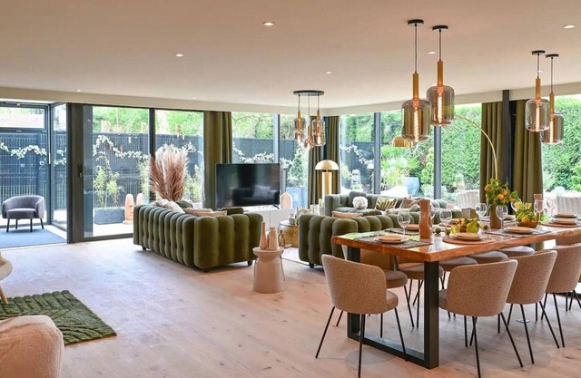 Architect Villa in Marcq-en-Barœul with Games, WiFi, AirCon and Parking