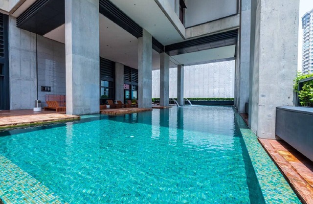 Arcoris Mont Kiara/163Mall 4Pax 1Bedroom/Balcony