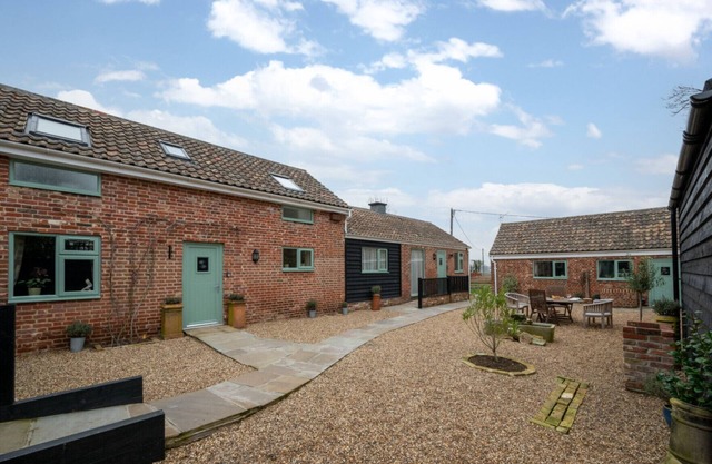 Ardley Cottages - Four Bedroom House, Sleeps 8