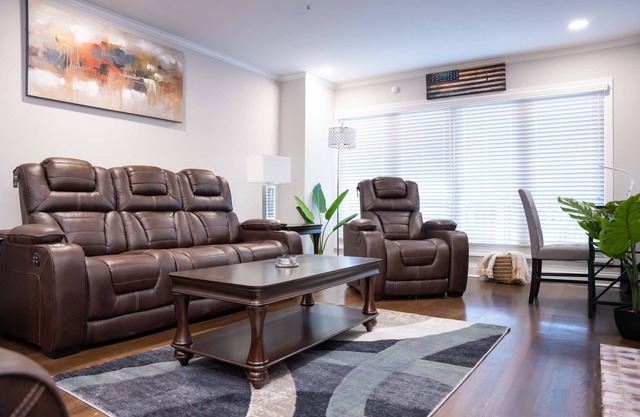 Ardmore Gem close to mall and Hospitals, 4bed/3bth